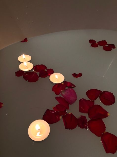 Bath With Rose Petals And Candles, Rose Bath Aesthetic, Milk Bath Aesthetic, Flower Bath Aesthetic, Rose Petals Aesthetic, Bath With Roses, Rose Water Bath, Rose Milk Bath, Bath Romantic