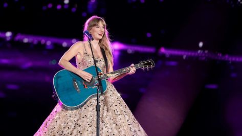 Taylor Swift Bangs, Red Carpet Hair, Taylor Swift Speak Now, All About Taylor Swift, Speak Now, Taylor Swift Hair, Dear John, Taylor Swift Concert, Joe Jonas