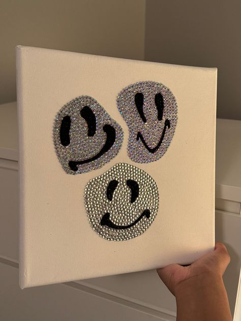 glittery rhinestone painting on a 10x10 canvas. made from scratch with rhinestones, glue and paint Bedazzled Canvas Ideas, Painting With Rhinestones, Bling Canvas Art, Rinstonestone Art, Rhinestone Painting Aesthetic, Badazzel Canvas, Gem Art On Canvas, Rhinestone Painting Canvas, Bedazzle Art