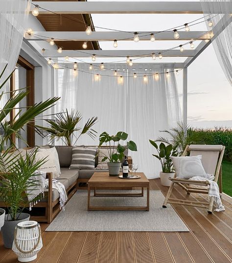 Patio Lights String Ideas, Patio Lights String, Design Per Patio, Balkon Decor, Patio Lights, Patio String Lights, Patio Inspiration, Backyard Lighting, Outdoor Decor Backyard