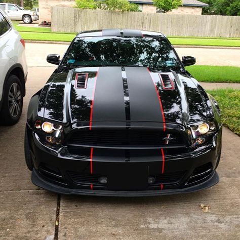 Matte black & red stripes 👍 #mustang #gt #wrap #gt350 #gt500 #shelby #stance #stripes #vinyl #americanmuscle #fordracing #mustangnation… Matte Black Mustang, Gt500 Shelby, 2018 Mustang Gt, 2005 Mustang, Red Mustang, Car Stripes, Black Mustang, Roadster Car, Audi A6 Avant