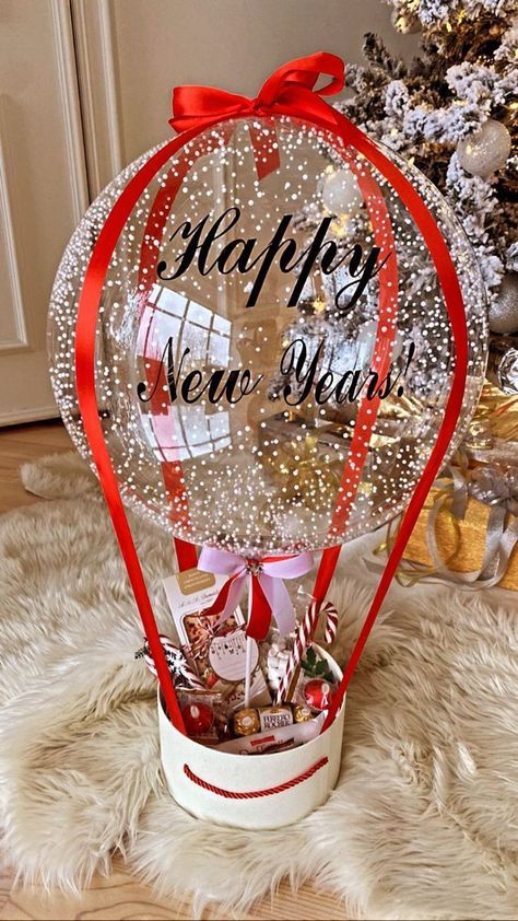 Balloon Birthday Gift Ideas, Bobo Balloon Ideas Christmas, Balloon Bouquet Christmas, Christmas Balloon Gift Ideas, Christmas Bobo Balloons, Bubble Balloons Ideas, Bobo Baloon Ideas, Balloon Gift Box Ideas, Christmas Balloon Bouquets