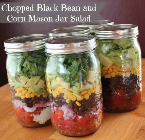 This chopped version of black bean and corn salad is super easy to meal prep to have on hand for a quick and healthy lunch. Types Of Salads, Healthy Cravings, Mason Jar Lunch, Healthy Lunch Salad, Mason Jar Salads, Salad Jar Recipe, Black Bean And Corn, Jar Salads, Jar Salad