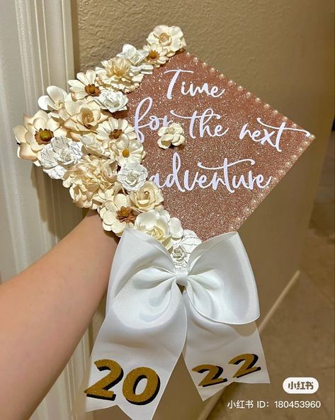 8th Grade Graduation Cap Designs, Fun Graduation Caps, 8th Grade Cap Ideas, Graduation Cap Nails, Highschool Cap Ideas, 8th Grade Grad Cap Ideas, Highschool Grad Caps, Graduation Cap Designs 8th Grade, Unique Graduation Cap Designs College