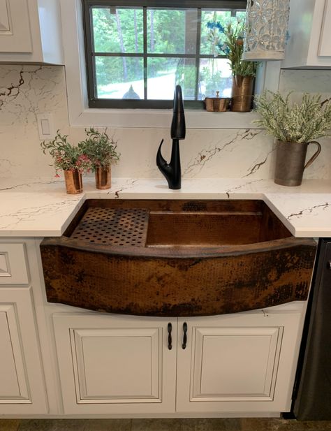 Farmhouse Sink Kitchen Black, Black Copper Kitchen Hardware, Farmhouse Sink Cabinet Ideas, Farmhouse Kitchen With Black Sink, Rustic Kitchen Sink Ideas Farmhouse, Bronze Farmhouse Sink, Farmhouse Sink Colors, Cooper Farmhouse Sink, Brass Farmhouse Sink