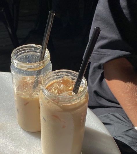 𝐎𝐋𝐈𝐕𝐈𝐀 on Twitter: "iced coffee. that’s it. that’s the tweet.… " Dunkin Donut, Food Is Fuel, But First Coffee, Cafe Food, Coffee Addict, Coffee Recipes, Pretty Food, Food Cravings, Aesthetic Food