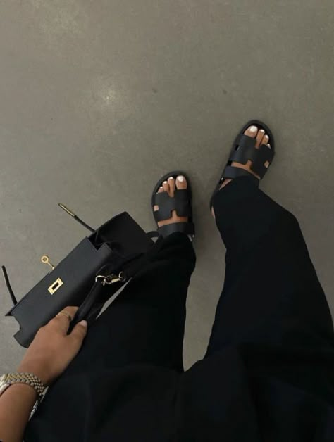 Hermes Sandal, Rich Girl Aesthetic, Sandals Outfit, Pretty Shoes, Cute Casual Outfits, Summer Looks, Classy Outfits, Capsule Wardrobe, Fashion Inspo Outfits