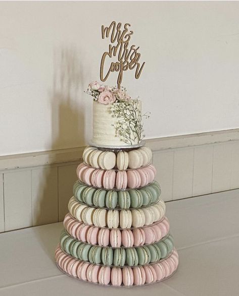 Bridal Shower Cake With Macaroons, Macaroon Cake Stand, Wedding Cake And Macarons, Macaron Cake Tower, Macaroons Wedding Cake, Dessert Wedding Cake, Macaroon Cake Wedding, Macaroon Tower Wedding Cake, Macaroon Display Ideas