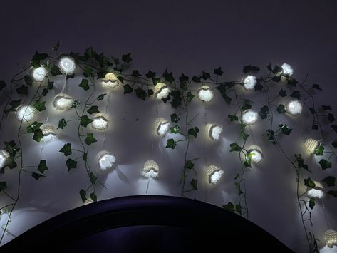 Lily Of The Valley Room Decor, Lily Of The Valley Crochet Lights, Crochet Fairy Lights, Crochet Lights, Lily Of The Valley Fairy, Crochet Lily Of The Valley, Crochet Lampshade, Plant Crochet, Crochet Lily