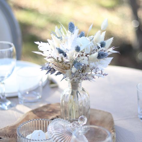 Blue Flower Centerpieces, Blue Wedding Centerpieces, Blue Centerpieces, Seaside Theme, Blue Themed Wedding, Dusty Blue Weddings, Preserved Flowers, Small Bouquet, Deco Wedding