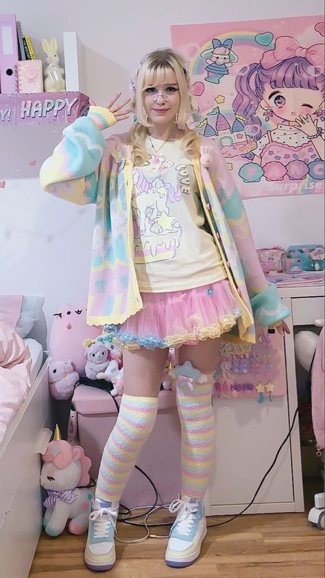 Decora Fashion Outfits Simple, Casual Decora Fashion, Fairykei Fashion, Kawaii Kei Fashion, Yume Kawaii Outfit, Yumekawa Fashion, Decora Outfits Pastel, Fairy Kei Fashion Harajuku Style, Pop Outfits