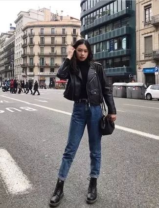 Classy Trendy Outfits, Trendy Outfits Inspiration, Winter Mode Outfits, Mama Jeans, Mom Jeans Outfit, Leather Jacket Outfits, Mode Casual, Outfit Jeans, Looks Black