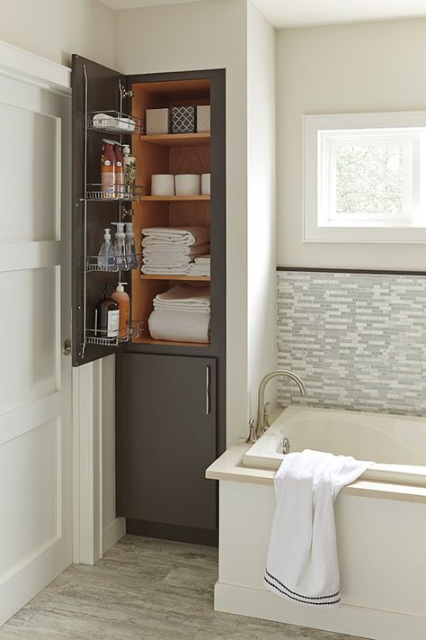 Diamond Cabinets Linen Closet Small Bathroom Cupboard, Bathroom Closet Shelving, Office Closet Ideas, Bathroom Linen Closet, Diamond Cabinets, Ideas Baños, Bathroom Linen Cabinet, Cabinets Ideas, Linen Closet Organization