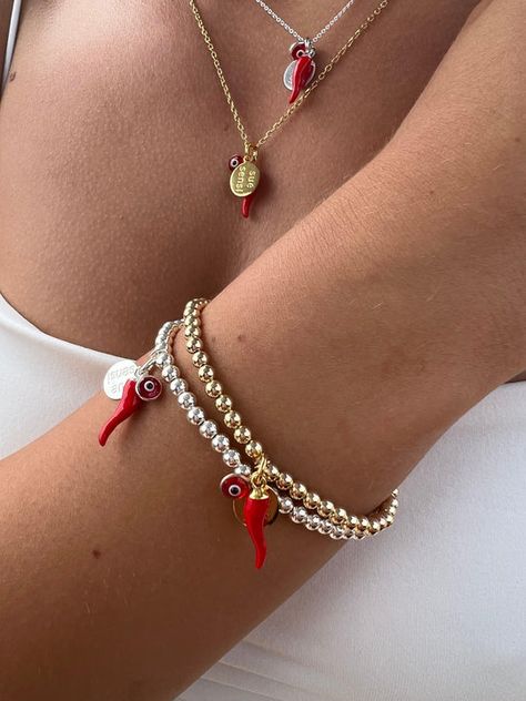 Summer Jewelry 2024, Red Charm, European Jewelry, Gold Bracelets, Sterling Silver Jewellery, Red Chili, Bracelet Online, Jewelry Lookbook, Colorful Jewelry