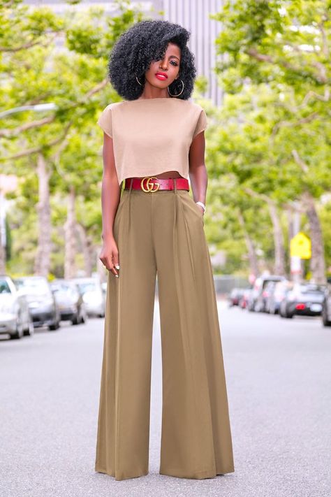 Crop Top + Palazzo Pants | Style Pantry | Bloglovin’ Palazzo Pants Outfit, Ținute Business Casual, Stile Casual Chic, Brown Pants, Business Outfit, Chic Outfit, Look Casual, Work Attire, Palazzo Pants