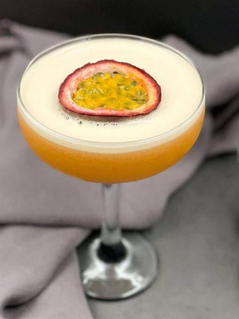 Passionfruit Cocktail, Passion Fruit Cocktail, Passion Fruit Martini, Fruit Martini, Dirty Martini Recipe, Recipes With Fruit Cocktail, Passion Fruit Margarita, Passionfruit Recipes, Cocktail Cake