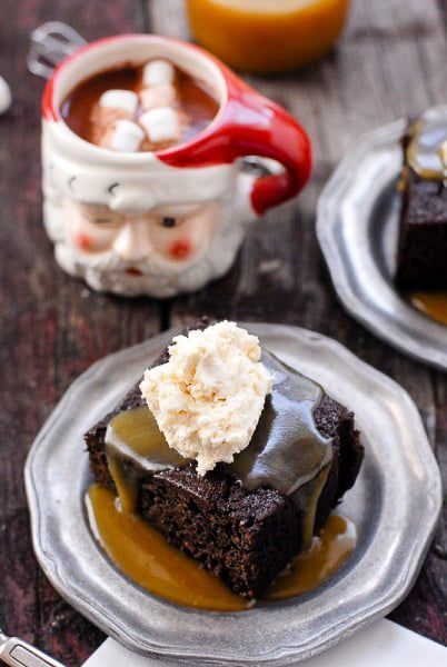 Gingerbread Cake with Homemade Butter Rum Toffee Sauce! Rich flavors in an easy cake recipe perfect for the holidays. The boozy rum sauce will be a favorite in everthing! #cake #gingerbread #toffeesauce #butterrum #glutenfree #Christmas via @boulderlocavo Rum Sauce, Butter Rum, Toffee Sauce, Thanksgiving Food Desserts, Gingerbread Recipe, Gingerbread Cake, Homemade Butter, Seasonal Food, Easy Cake Recipes