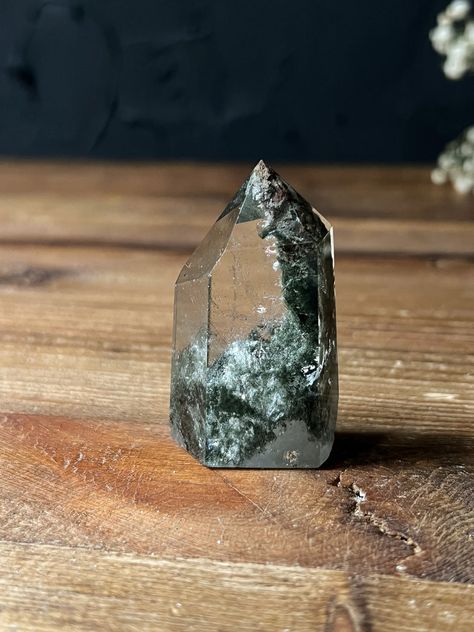 Lodolite Quartz Point - Moss Quartz - Phantom Quartz - Witchy Decor - Green Witch - Metaphysical Crystal Moss Crystal, Moss Quartz, Green Phantom Quartz, Crystal Diy, Garden Quartz, Witchy Decor, Witchy Things, Phantom Quartz, Crystal Jewellery