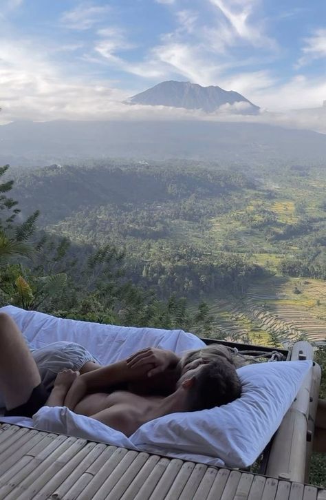 Romantic Resorts, Filmy Vintage, Romantic Videos Couples, Alam Yang Indah, Cute Relationship Goals, Future Life, Couple Aesthetic, Cute Couple Pictures, Cute Couples Goals