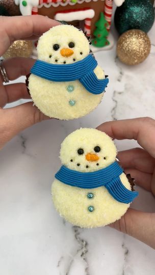 ☃️ Do you wanna build a snowman? ⛄️ Shaping cupcakes using piping tips #bakinghacks Fill your liners half full.Use small piping tips to shape before baking. Bake and cool. Use tip 1A to pipe white buttercream in the shape of a snowman ⛄️ Press into shredded coconut. Use sprinkles for the eyes and nose and pipe dots for the mouth. Use piping tip 48 for the scarf 🧣 #cupcake #christmasbaking #snowman #christmasideas #cakedbyrach #shapedcupcakes | Caked By Rach | Sia · Snowman Snowman Recipes, Wanna Build A Snowman, Piping Tip, Snowman Cupcakes, Rachel Lindsay, Christmas Delights, White Buttercream, Instagram Recipes, Chocolate Buttons