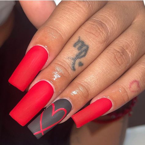 Nail Ideas Acrylic Red And Black, Valentines Nails On Black Women, Matte Nails Valentines Day, Red Nails Black Design, Red Nail Ideas Coffin, Short Red And Black Nails Design, Red And Black Nails With Glitter, Red And Black Nails With Initials, Square Acrylic Nails Valentines Day