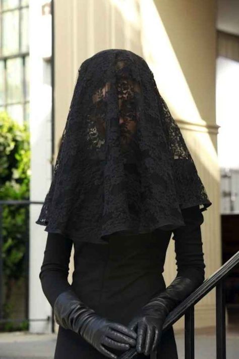 Mystery woman’s all black mourning clothes from Season 4. Pretty Little Liars Fashion, Six Feet Under, Gothic Wedding, Looks Black, Black Gloves, Black Veil, Goth Outfits, Black Widow, Pretty Little Liars