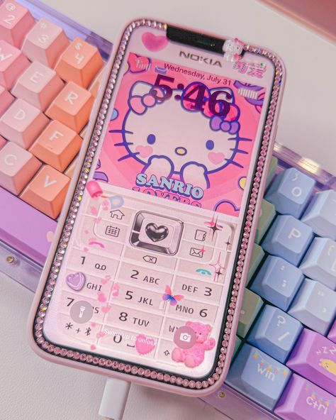 Decorated my iPhone 🤭🩷 ˚˖ ୨🎀୧˖˚ #pink #desksetup #pinkdesksetup #pinkipad #pinkiphone #ipadsetup #kawaiiaesthetic #cute #studygram pink, desk setup, pink desk setup, pink iPad, pink iPhone, iPad setup, kawaii aesthetic, cute, study gram Ipod Aesthetic Wallpaper, Decorated Desk Ideas, Pink Desk Setup, Ipad Pink, Study Gram, Ipad Setup, Apple Aesthetic, Pink Ipad, Kawaii App