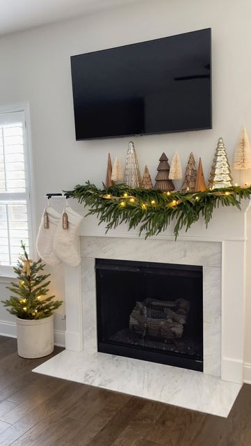 Minimalist Christmas Decor Tv Stand, Christmas Decor Under Tv Stand, Christmas Decor Ideas Condo, Trees On Mantle Christmas, Christmas Decor Ideas Fireplace With Tv, Christmas Fireplace With Tv Decor, Garland Mantel Christmas, Simple Christmas Fireplace Mantels, Simple Minimal Christmas Decor