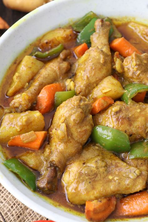 Pinoy Chicken Curry, Chicken Curry Recipe Filipino Style, Filipino Chicken Curry Recipe, Filipino Curry Chicken Recipes, Easy Filipino Potluck Dishes, Filipino Easy Recipe, Chicken Recipes Filipino Style, Filipino Chicken Recipes Philippines, Philipino Food Filipino Dishes