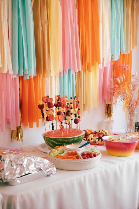 70s Birthday Party Ideas, Hippie Birthday Party, 70s Theme Party, 1960s Party, Moms 50th Birthday, Boho Birthday Party, Hippie Birthday, Daisy Party, Hippie Party