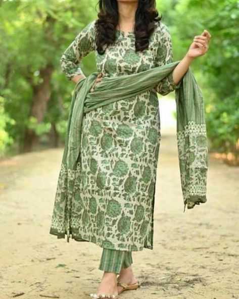 Chudidhar Designs, Rayon Kurti, Churidar Designs, Simple Kurta Designs, Simple Kurti Designs, Salwar Designs, Long Kurti Designs, Long Dress Design, Cotton Kurti Designs