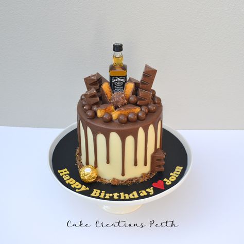 Cake With Mini Liquor Bottles, Liquor Cake Design, Alcohol Cake Design, Beer Birthday Cake, Liquor Bottle Cake, Liquor Cakes, Chocolate Overload Cake, Birthday Beer Cake, Liquor Cake