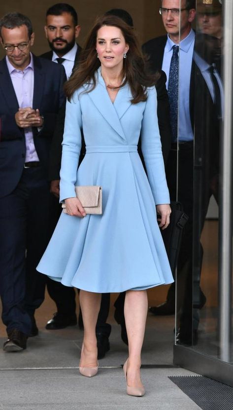 Kate was pictured wearing a pastel blue coat blue coat by Emilia Wickstead Kate Middleton Style Dresses, Vévodkyně Kate, Düşes Kate, Looks Kate Middleton, Shy Boy, Womens Dress Coats, Blue Cape, Kate Middleton Outfits, Royal Clothing