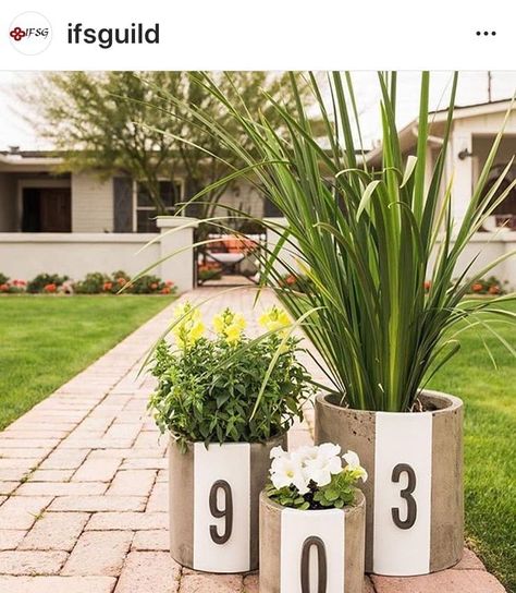 House Numbers Diy, Front Yards Curb Appeal, Diy Curb Appeal, Cheap Pergola, Beautiful Yards, Front Patio, Modern Planters, Up House, Budget Backyard