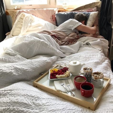 Couples Making Breakfast, Morning Bed, Kitchens Designs, Romantic Breakfast, Cuddles In Bed, Room Decor Kitchen, Breakfast Photography, Coffee In Bed, Small Kitchen Design