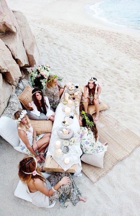 ↣✧❂✧: Bohemian Beach Wedding, Bohemian Wedding Inspiration, Boho Wedding Inspiration, Bachelorette Party Games, Foto Tips, Bohemian Beach, Bachelorette Party Decorations, Styl Boho, Beach Picnic