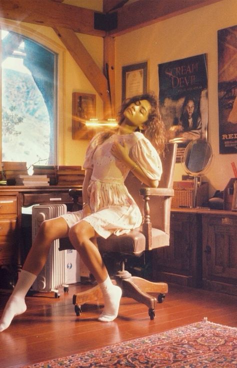 ZENDAYA // Wonderland Magazine by Petra Collins — May 2016 Zendaya Photoshoot, Mode Zendaya, Grafika Vintage, The Wombats, Petra Collins, Wonderland Magazine, Zendaya Coleman, Doja Cat, A Chair