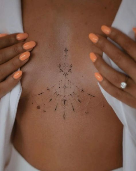 Women Sternum Tattoo, Simbols Tattoo, Sternum Tattoos, Sternum Tattoo Design, Underboob Tattoo Designs, Bone Tattoo, Dot Tattoos, Handpoke Tattoo, Парные Тату