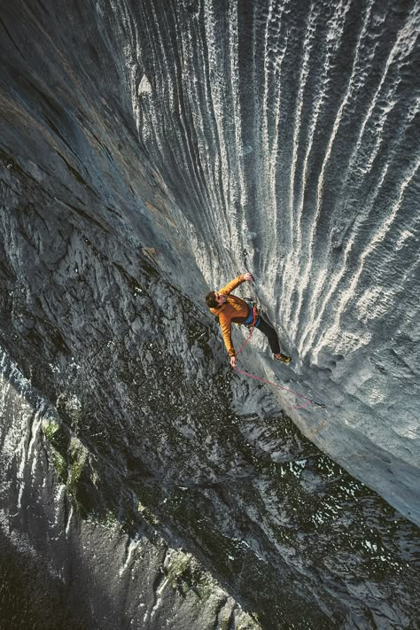 Rock Climbing Photography, Railay Beach, Rock Climbing Gear, Rock Climbers, Climbing Gear, Ice Climbing, Adventure Photography, Mountain Climbing, Extreme Sports