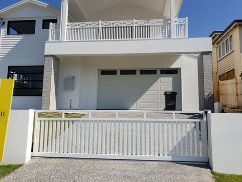 Balustrade Ideas Outdoor, Hamptons Fence, Balustrade Ideas, Aluminium Balustrades, Aluminum Driveway Gates, Coastal Hamptons, Aluminium Gates, Front Fence, Wet Felting Projects