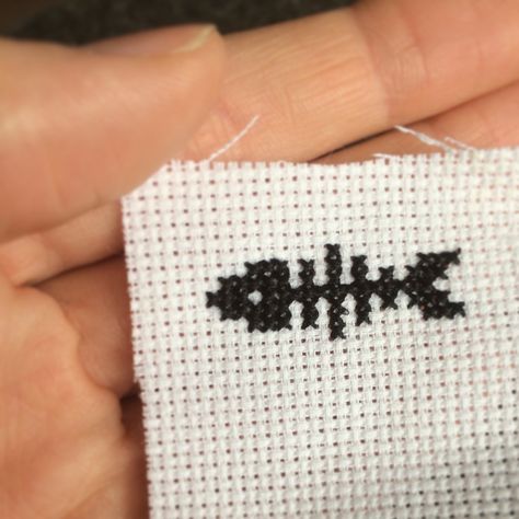 Cross Stitch Easy Simple, Bones Cross Stitch, Sweary Cross Stitch, Cute Simple Cross Stitch, Cross Stitch Fish Pattern, Cross Stitch Patterns Simple, Fish Cross Stitch Patterns, Cross Stiches Ideas Easy, Cute Small Cross Stitch