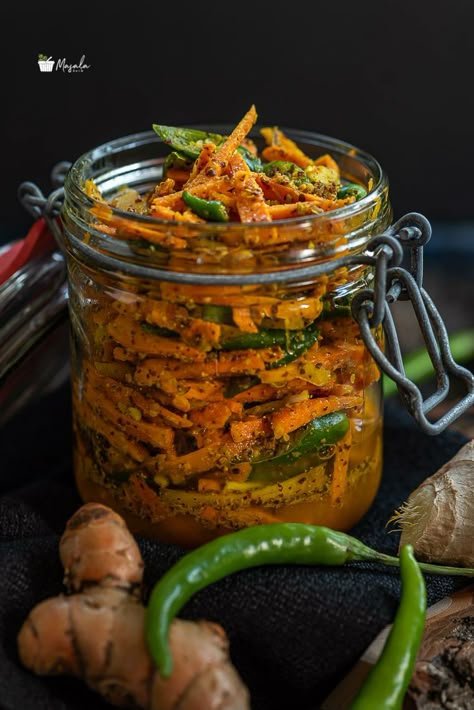 Fresh Turmeric Recipes, Turmeric Pickle Recipe, Ginger Pickle, Indian Pickle Recipe, Indian Rice Recipes, Pickle Recipes, Pickled Garlic, Pickle Recipe, Fermentation Recipes