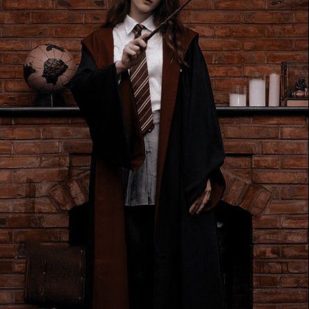 Harry Potter Gryffindor Uniform, Griffindor Aesthetics Uniform, Female Gryffindor Uniform, Grifindor Outfit, Griffindor Outfits Uniform, Gryffindor Uniform Aesthetic, Gryffindor Girl Aesthetic, Hogwarts Outfits Gryffindor, Gryffindor Aesthetic Outfit