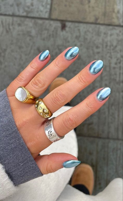 Nail Polish That Makes You Look Tan, Chrome Nail With Design, Nail Inspo For Summer 2024, Multicolor Chrome Nails, Summer 2024 Nails Ideas, Copenhagen Nails, Nail Summer 2024 Trends, Summer Nail Art 2024, Manicure Short