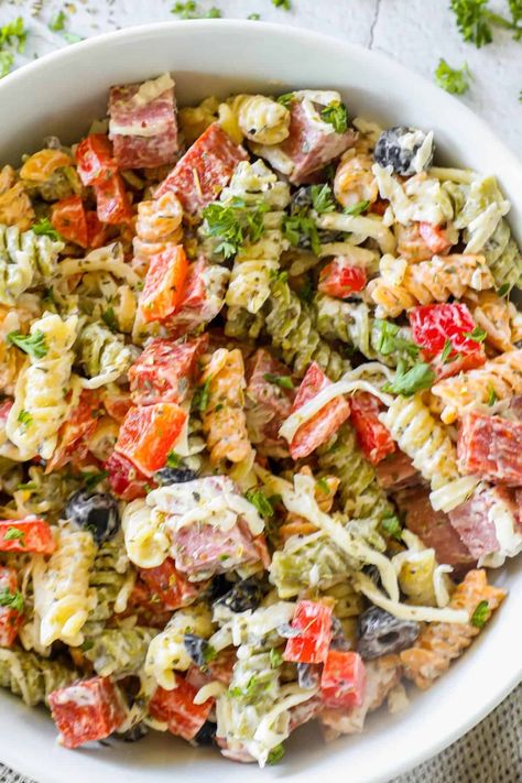 Creamy Italian Pasta Salad - salads #salads #sidedishes Pasta Salad With Creamy Italian Dressing, Italian Noodle Salad, Best Italian Pasta Salad, Creamy Italian Pasta, Creamy Italian Pasta Salad, Cold Italian Pasta Salad, Best Italian Pasta, Tuscan Salad, Caprese Bruschetta