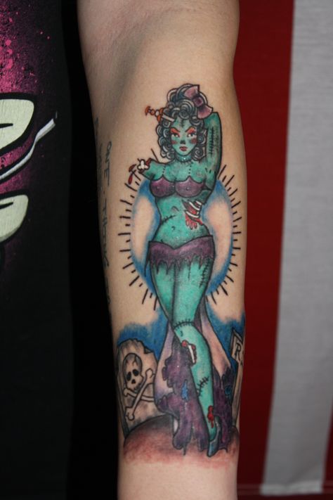 Custom zombie girl by Morgan Zombie Pinup Tattoo, Zombie Girl Tattoo, Zombie Girl Tattoos, Zombie Tattoo, Zombie Pin Up, Zombie Tattoos, Pin Up Girl Tattoo, Stitch Tattoo, Zombie Girl