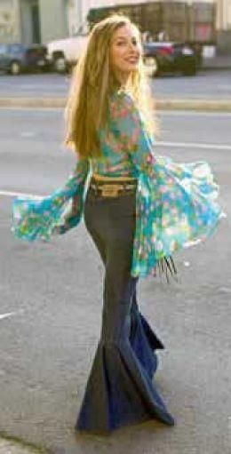 The Hippy Look of the 60s & 70s - I was 15 in 1970 and LOVED the hippie look!  It stayed through my later years, and I had several bell bottom pants and hippie shirts. 70's Aesthetic, Nostalgic Fashion, Fashion 60s, 60s Hippie, Moda Hippie, 60's Style, Estilo Hippy, Mode Hippie, Fashion 70s