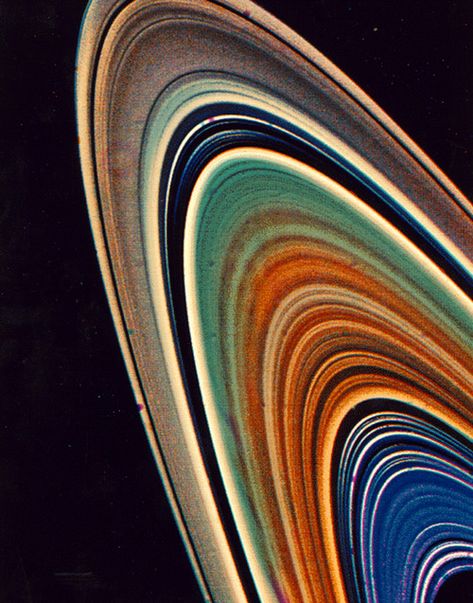 Saturn's rings photographed by Voyager 2 via NASA Hubble Pictures, Stars Universe, Doomsday Survival, Rings Of Saturn, Matka Natura, Space Photos, Sistema Solar, To Infinity And Beyond, Space Science