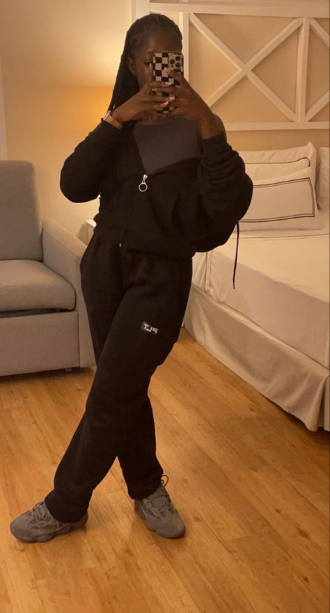 Yeezy 360 Outfit Women, Yeezy 300 Outfit Women, All Black Tracksuit Outfit, Plt Tracksuit Outfit Ideas, Outfit Ideas Tracksuit, Plt Sweatsuit Outfit, Comfy Fits Black Women, Yeezy Outfit Black Women, Yeezy 500 Outfit Women Black