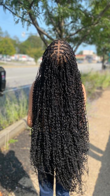 Micro Passion Twists Long, Long Mini Twists With Extensions, Mini Passion Twists Long, Extra Small Passion Twists, Mini Passion Twists Hairstyle, Long Mini Twists, Micro Passion Twists, Passion Twists With Curls, Small Passion Twists